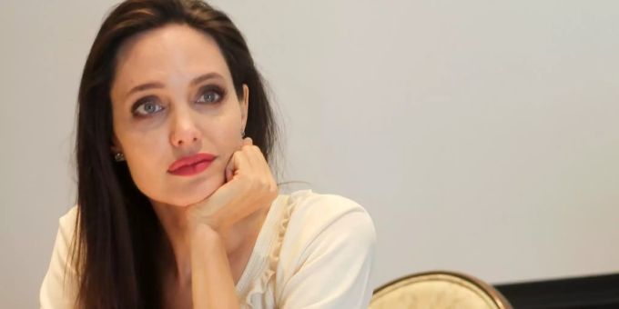 Angelina Jolie leidet unter der Corona-Krise. angelina jolie