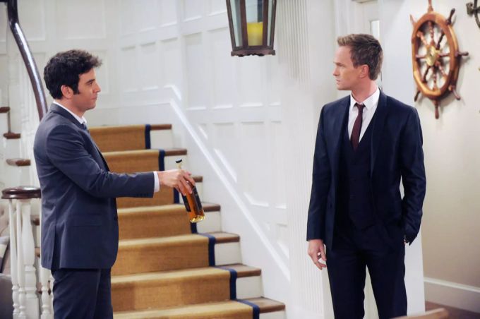 Josh Radnor (l) nahm schliesslich die Rolle an und spielte an der Seite von Neil Patrick Harris in «How I Met Your Mother». HIMYM