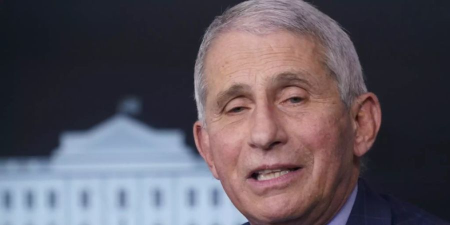 Amerikas führender Immunologe Anthony Fauci wird Heiligabend 80. Der designierte US-Präsident Joe Biden schwört auf ihn. Donald Trump dagegen musste sich immer wieder von Fauci den Kopf waschen lassen für seine unausgegorenen Behauptungen zu Corona. (Archivbild)