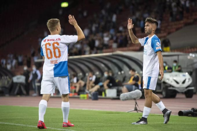 Mit diesem Abstand sollten die Spieler jubeln. Werden bald Gelbe Karten für Missachtungen verteilt? GC