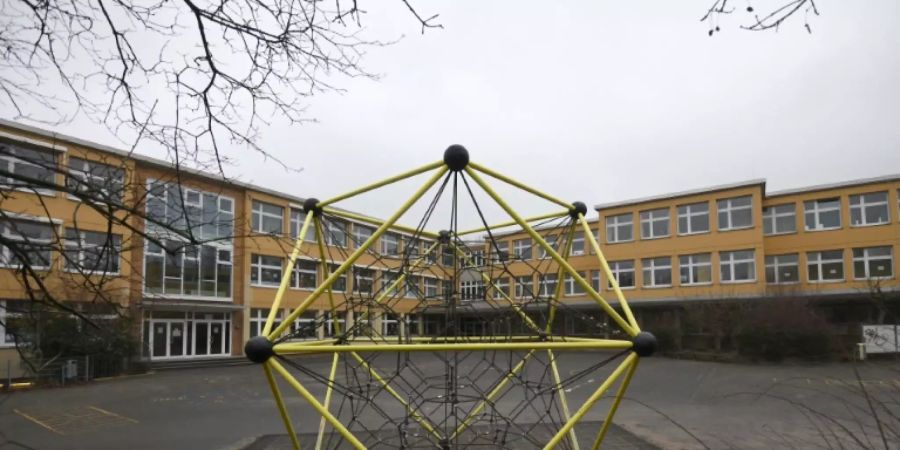 Leerer Schulhof in Dortmund