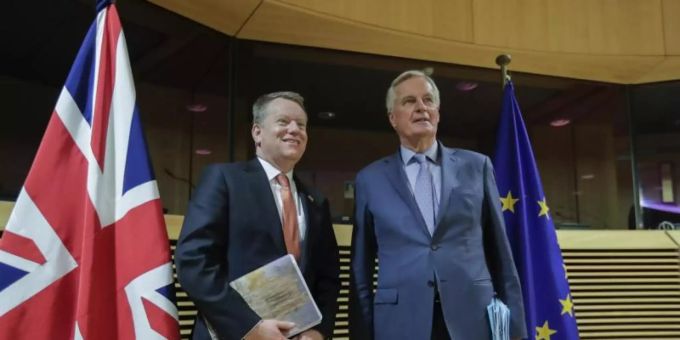 Der britische Brexit-Unterhändler David Frost (l) und EU-Chefunterhändler Michel Barnier nehmen ihre Beratungen wieder auf (Archiv). Foto: Olivier Hoslet/EPA Pool/dpa Der britische Brexit-Unterhändler David Frost (l) und EU-Chefunterhändler Michel Barnier nehmen ihre Beratungen wieder auf (Archiv). Foto: Olivier Hoslet/EPA Pool/dpa