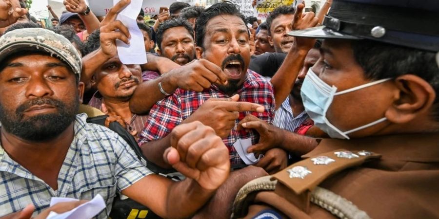 Demonstranten in Colombo am 16. Mai