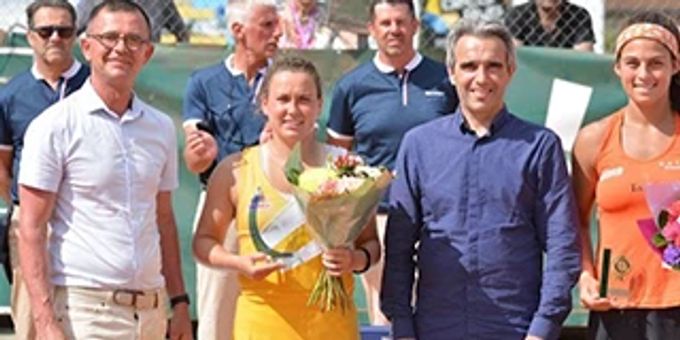Ylena In-Albon nach ihrem Sieg in Saint-Gaudens (FRA). Ylena In-Albon