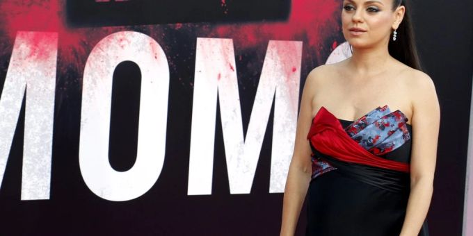 Auch Mila Kunis hat schon den ein oder anderen Shitstorm für ihre Erziehungsmethoden bekommen. Auch Mila Kunis hat schon den ein oder anderen Shitstorm für ihre Erziehungsmethoden bekommen.