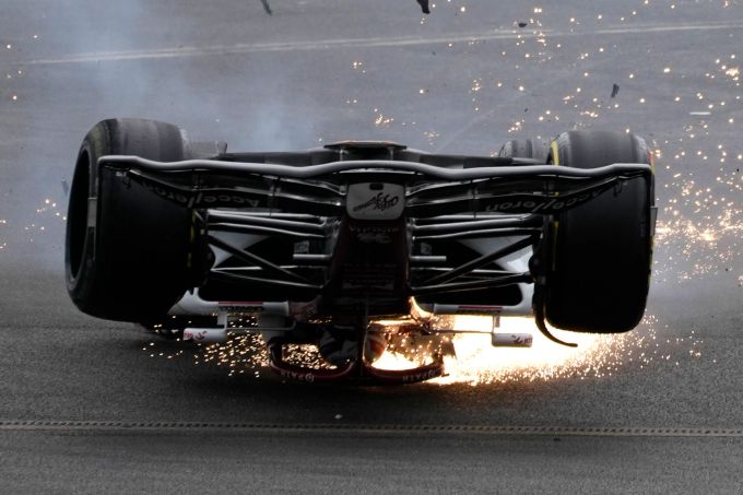 Der Halo, den die Formel 1 erst 2018 einführte, hat Zhou Guanyu das Leben gerettet. Zhou Guanyu Formel 1