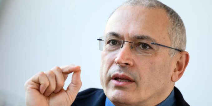 Michail Borissowitsch Chodorkowski ist ein russischer Regimekritiker. michail borissowitsch chodorkowski