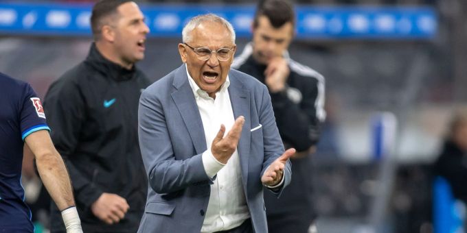 Hertha-Cheftrainer Felix Magath droht der erstmalige Abstieg aus der Bundesliga. Felix Magath Bundesliga