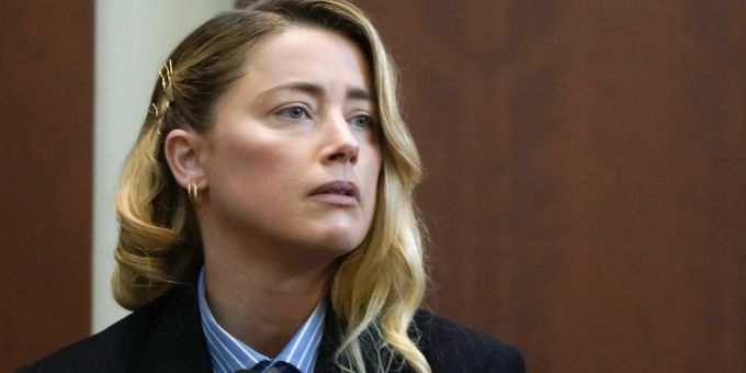 Amber Heard sagt vor Gericht gegen Depp aus. amber heard johnny depp