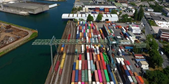 Um 3,9 Prozent - Deutsche Industrieproduktion im März zurückgegangen