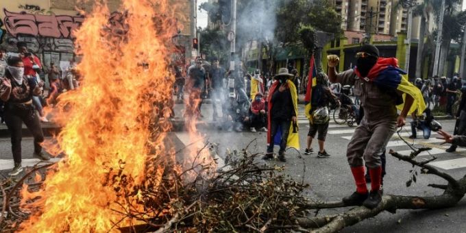 Demonstranten in Medellín Demo Kolumbien