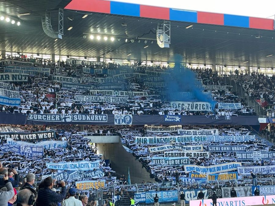 Rund 5000 mitgereiste FCZ-Fans beim Spiel in Basel.