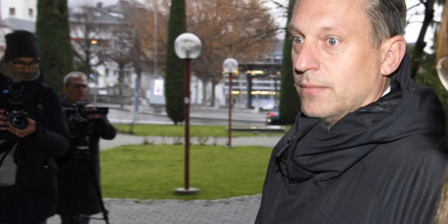 Der ehemalige Tennisspieler Yves Allegro stand 2019 vor dem Bezirksgericht Siders. (Archivbild)