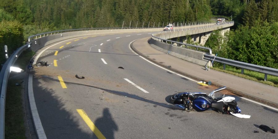 Waldstatt AR: Motorradlenker bei Sturz verletzt