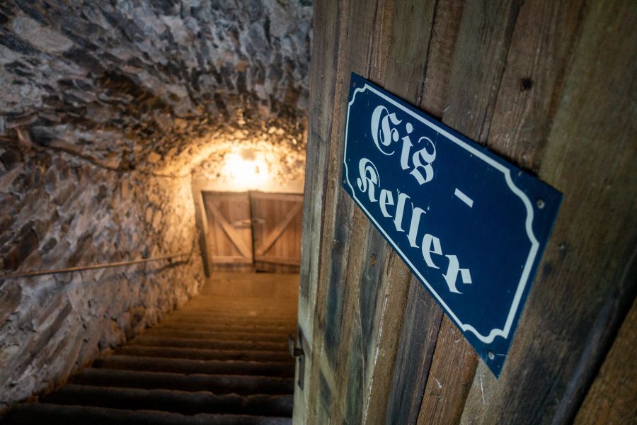 Treppe Eiskeller Schild Bier