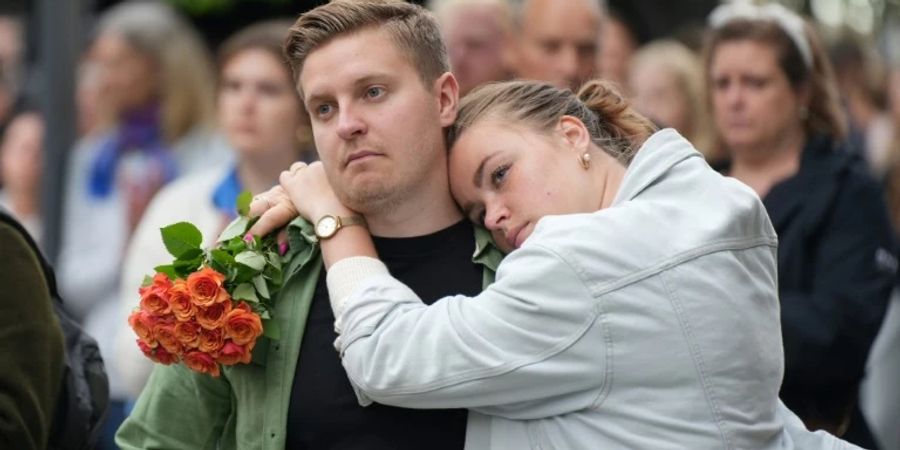 Besucher der Gedenkfeier
