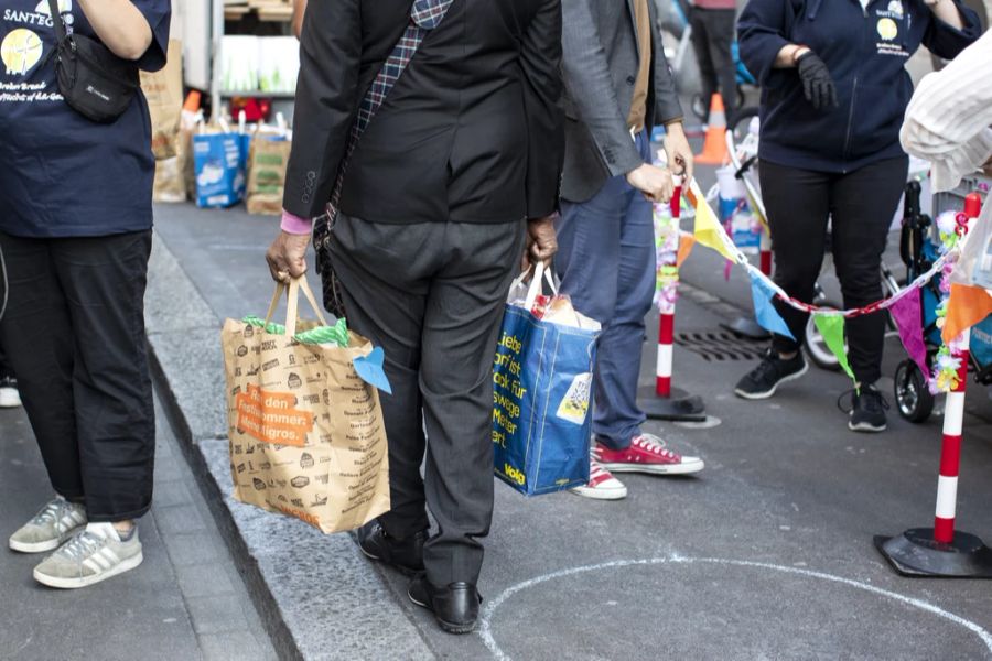 Den Flüchtlingen mangelt es an Geld, die Mittel vom Staat reichen nicht aus.