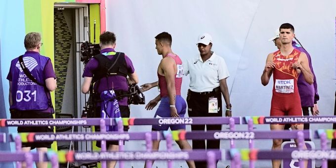 Wurde im 110-Hürden-Finale disqualifiziert: Devon Allen (M.). Wurde im 110-Hürden-Finale disqualifiziert: Devon Allen (M.).