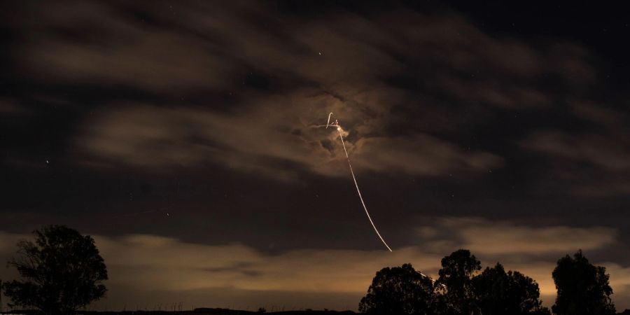 Israelische Iron-Dome-Raketen fangen Raketen aus dem Gazastreifen ab. (Symbolbild)