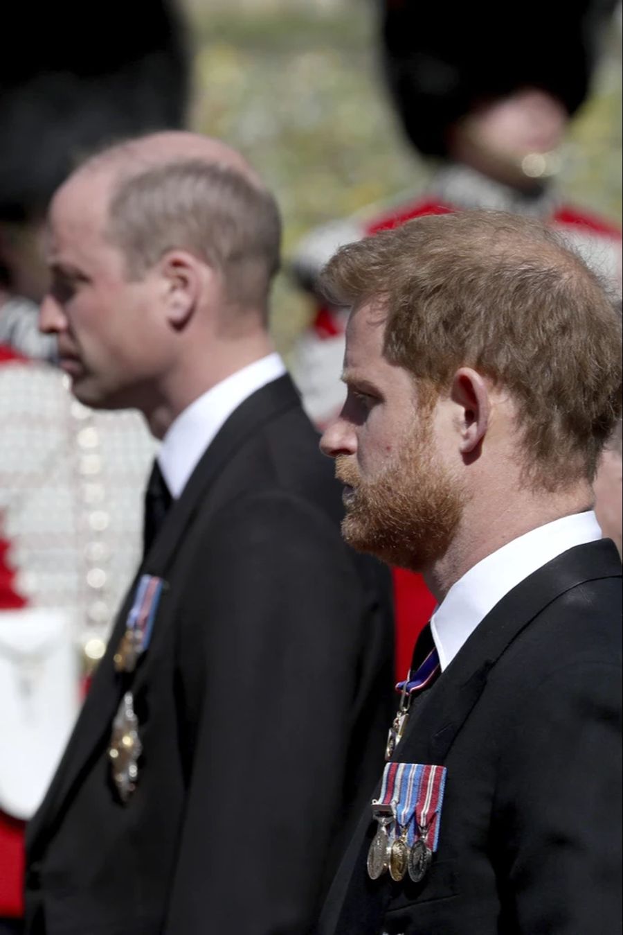 Harry und William bei der Beerdigung von Philip (†99).