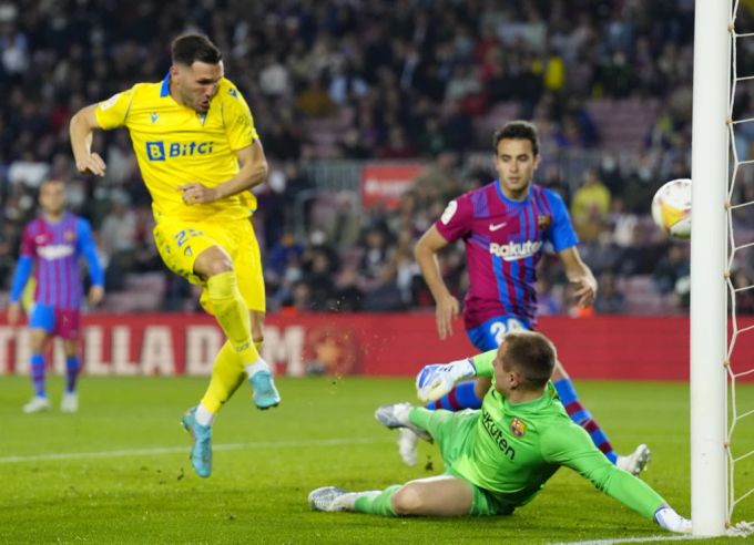 Luca Perez schiesst Cadiz gegen den FC Barcelona zum Sieg. FC Barcelona