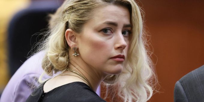 Amber Heard vor der Verlesung des Urteils im US-Bundesstaat Virginia. Amber Heard vor der Verlesung des Urteils im US-Bundesstaat Virginia.