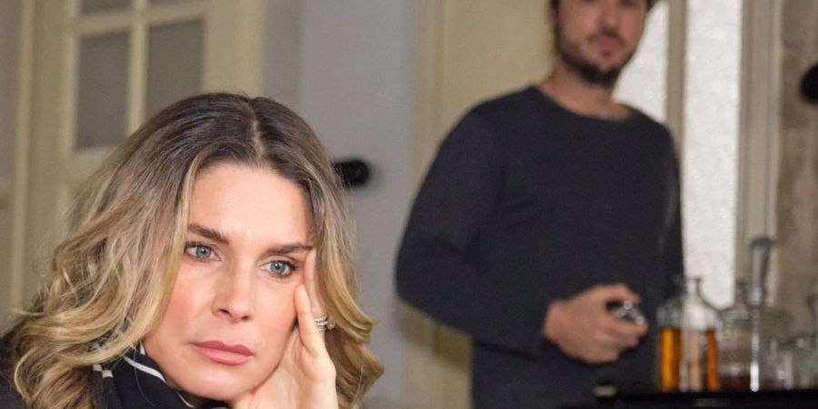 «Unter uns»: Eva versucht, Dominics Vergangenheit für sich auszublenden.