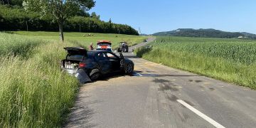 Füllinsdorf BL: Kollision zwischen Traktor und Personenwagen