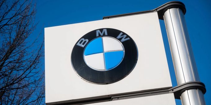 Ein Softwarefehler macht dem Autobauer BMW zu schaffen. Ein Softwarefehler macht dem Autobauer BMW zu schaffen.