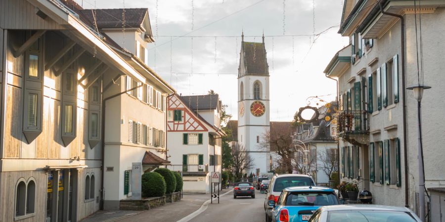 Das Zentrum von Meilen mit Blick auf die reformierte Kirche.