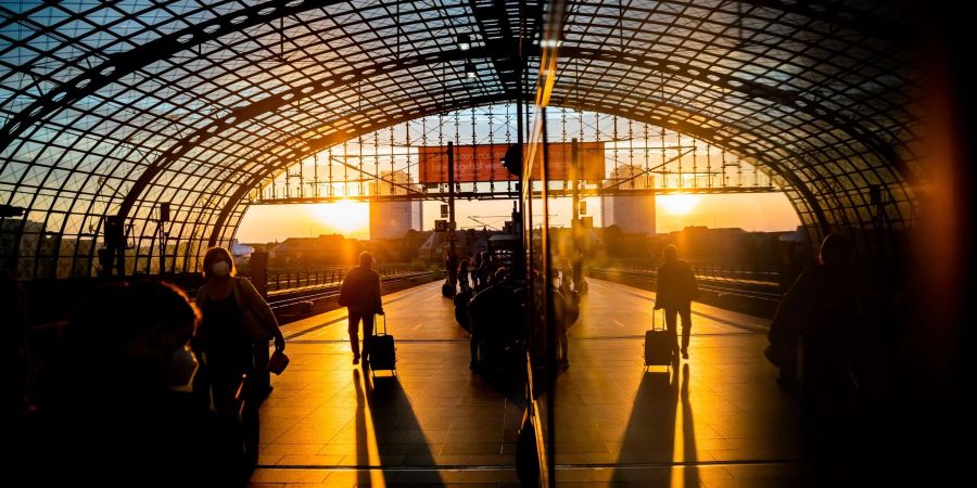 Wer nicht fliegen möchte, kann auch mit dem Nachtzug weite Strecken fahren. Das Angebot in Deutschland wächst.