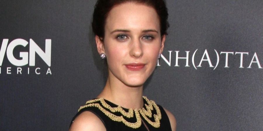 Rachel Brosnahan spricht sich für eine Reform der Waffengesetze aus.