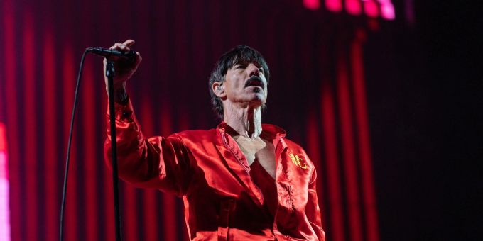 Die US-Rocker Red Hot Chili Peppers haben ein neues Album angekündigt. Hier Sänger Anthony Kiedis bei einem Auftritt in Barcelona. Die US-Rocker Red Hot Chili Peppers haben ein neues Album angekündigt. Hier Sänger Anthony Kiedis bei einem Auftritt in Barcelona.