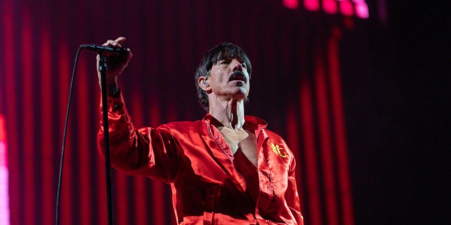 Die US-Rocker Red Hot Chili Peppers haben ein neues Album angekündigt. Hier Sänger Anthony Kiedis bei einem Auftritt in Barcelona.