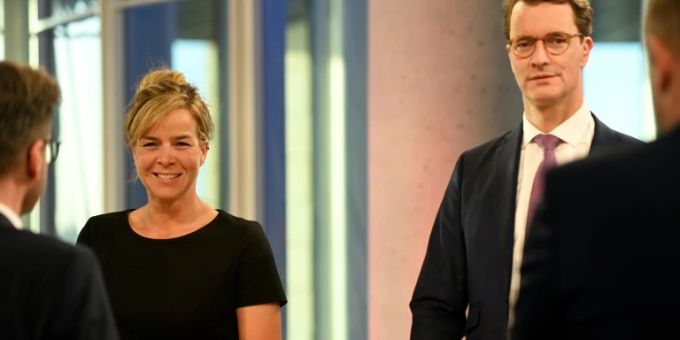 Mona Neubaur (links) und Hendrik Wüst Mona Neubaur (links) und Hendrik Wüst
