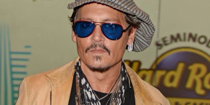 Teilzeit-Rockstar Johnny Depp. Der Schauspieler überrascht die Fans bei einem Konzert von Jeff Beck in Sheffield. JOhnny DEPP