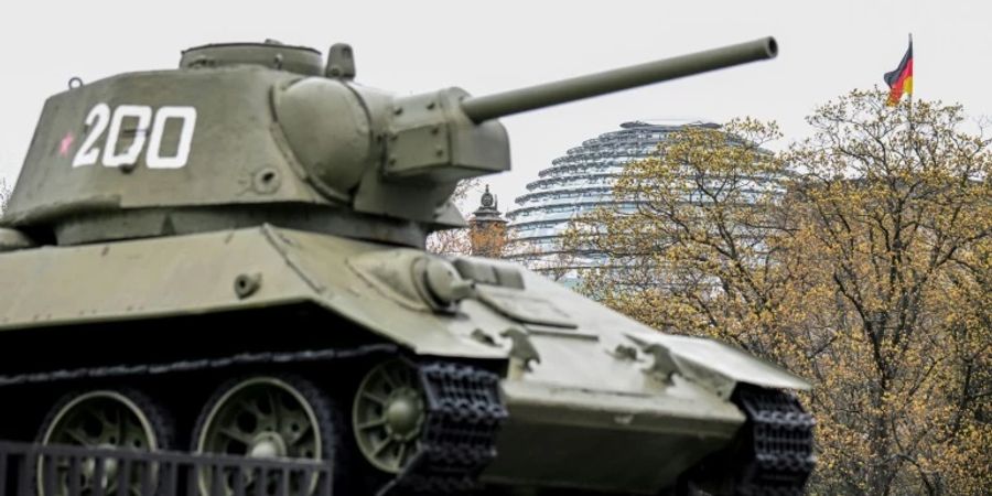 Sowjetisches Ehrenmal im Berliner Tiergarten