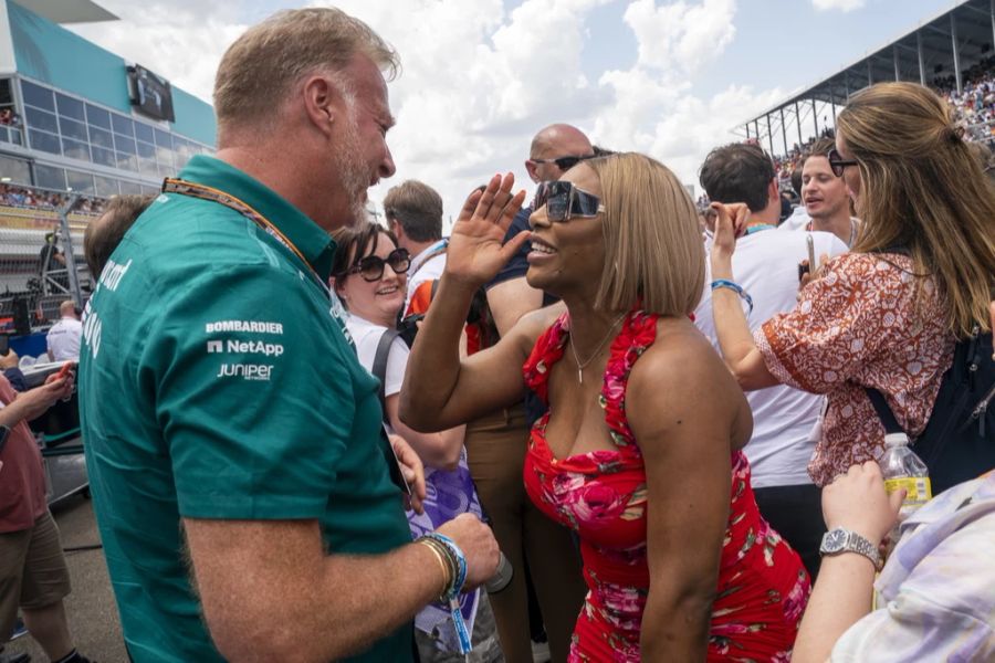 Tennis-Legende Serena Williams hat bei der Formel 1 vorbeigeschaut.