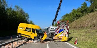 Grüningen ZH - Massive Verkehrsbehinderung auf der A52  wegen Unfall