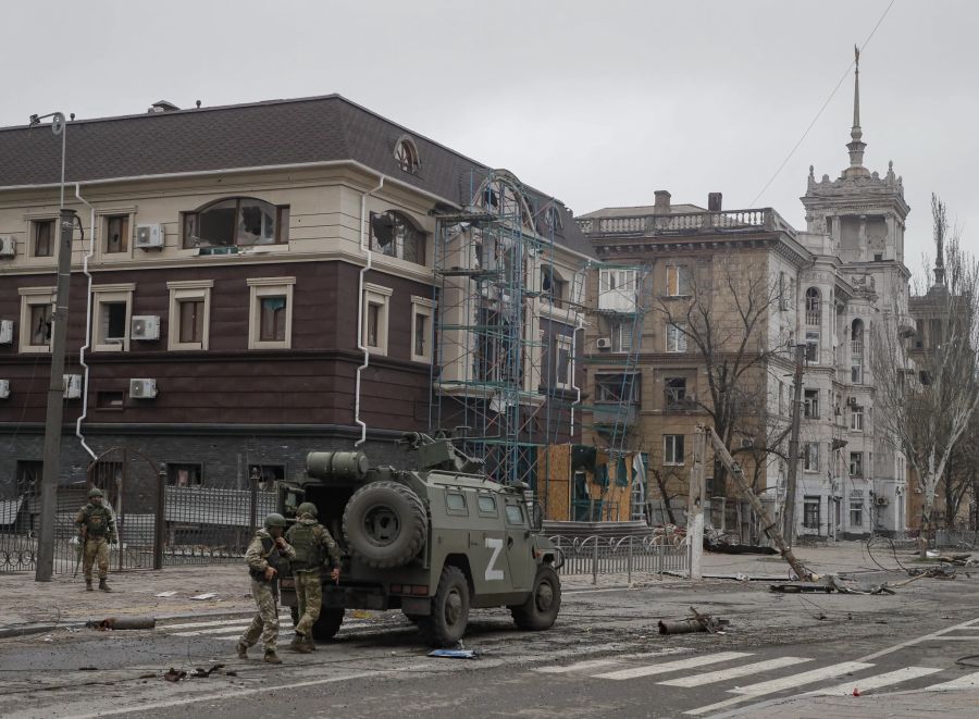 Russische Einheiten in der Innenstadt von Mariupol.