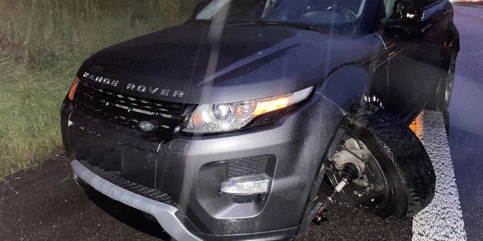A18 / Münchenstein BL: SUV-Lenker kollidiert mit Leitplanke A18 / Münchenstein BL: SUV-Lenker kollidiert mit Leitplanke