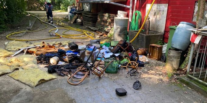 Muttenz BL - Brand einer Holzhütte erfordert Feuerwehreinsatz
