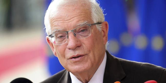 Josep Borrell, Hoher Vertreter der EU für Aussen- und Sicherheitspolitik, spricht mit Journalisten. Borrell wird nach Angaben aus Teheran im Iran erwartet. Er werde am Abend in der Hauptstadt eintreffen, berichtete die Nachrichtenagentur Isna unter Berufung auf den Sprecher des Aussenministeriums. Foto: Olivier Matthys/AP/dpa Josep Borrell, Hoher Vertreter der EU für Aussen- und Sicherheitspolitik, spricht mit Journalisten. Borrell wird nach Angaben aus Teheran im Iran erwartet. Er werde am Abend in der Hauptstadt eintreffen, berichtete die Nachrichtenagentur Isna unter Berufung auf den Sprecher des Aussenministeriums. Foto: Olivier Matthys/AP/dpa
