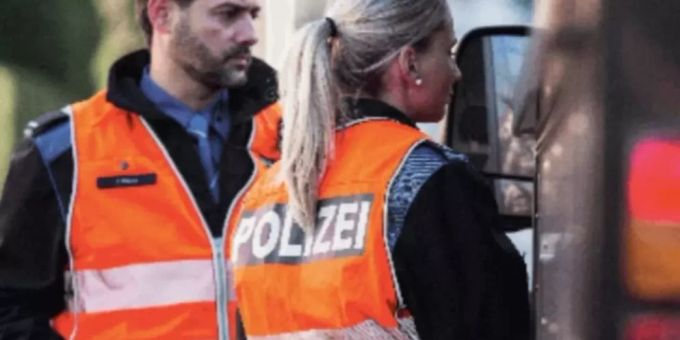 Sattelmotorfahrzeug ohne Bremsbelag unterwegs.