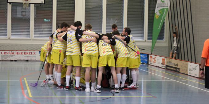 Teamgeist und Zusammenhalt ist bei den Jona-Uznach Flames eine Selbstverständlichkeit. - Jona Teamgeist und Zusammenhalt ist bei den Jona-Uznach Flames eine Selbstverständlichkeit. - Jona