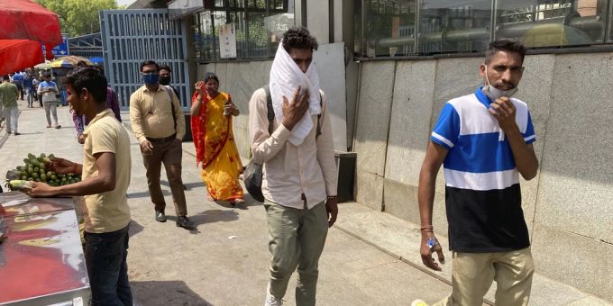 In Indien und Pakistan leiden die Menschen seit März unter enormer Hitze. indien pakistan hitzewelle