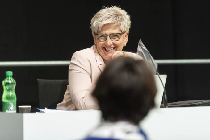 Lustiger Facebook-Kommentar: Beatrice Simon ist noch bis Ende Mai Berner Regierungsrätin. Beatrice Simon