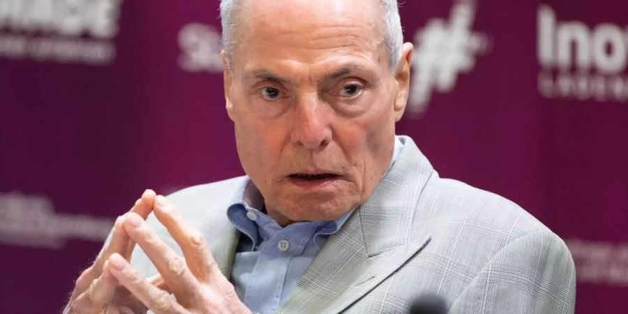 Dieter Laser war schon immer vom Theater fasziniert. Foto: Swen Pförtner