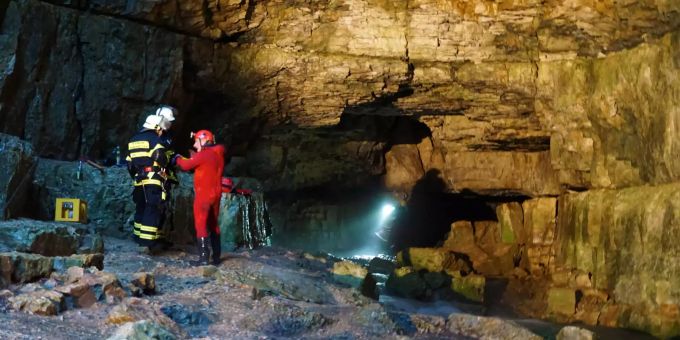 Zwei Personen waren aufgrund starker Regenfälle in der Falkensteiner Höhle eingeschlossen. Falkensteiner Höhle