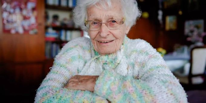 Die 100-jährige Lisel Heise hat im pfälzischen Kirchheimbolanden den Sprung in den Stadtrat geschafft. Foto: Uwe Anspach Die 100-jährige Lisel Heise hat im pfälzischen Kirchheimbolanden den Sprung in den Stadtrat geschafft. Foto: Uwe Anspach